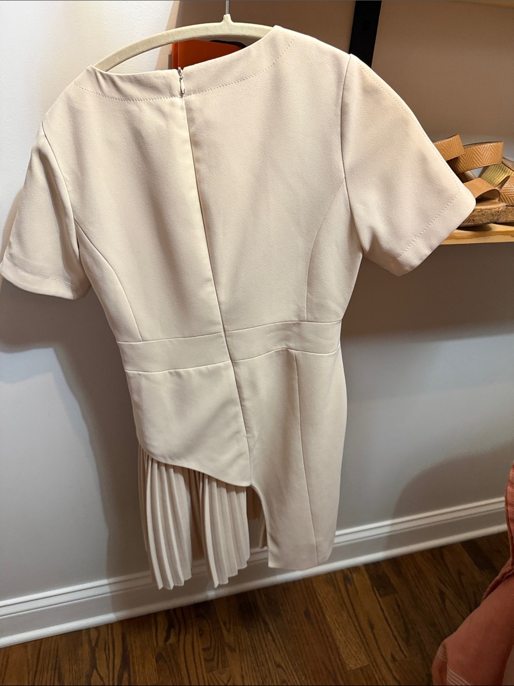 Karen Millen Cream Short Sleeve Pleated Mini Dress - Picture 4 of 4